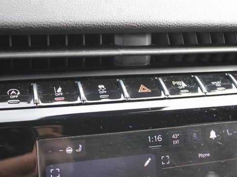 Used 2023 Jeep Grand Cherokee Altitude image 5