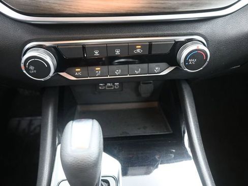 Used 2024 Nissan Altima 2.5 SV image 4