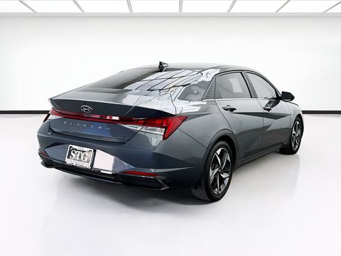 Used 2023 Hyundai Elantra Limited FWD image 4