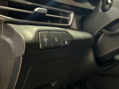 Used 2024 Hyundai Elantra SE FWD image 21