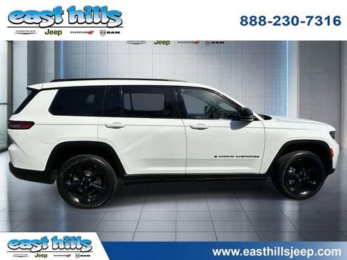 Used 2023 Jeep Grand Cherokee L Laredo AWD/4WD image 2