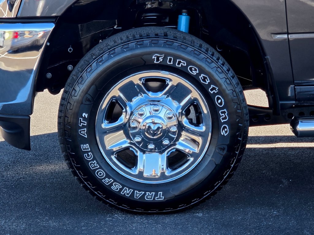 Used 2024 RAM 2500 Tradesman w/ Chrome Appearance Group AWD/4WD image 9