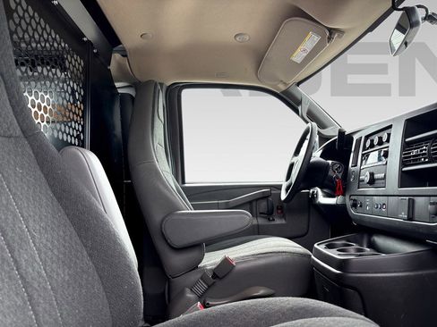 Used 2024 GMC Savana 2500 w/ Driver Convenience Package RWD image 8