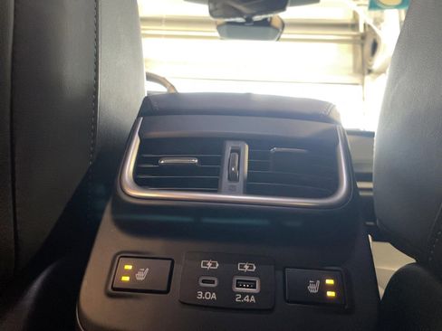 Used 2023 Subaru Outback Touring XT AWD/4WD image 17