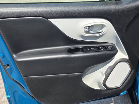Used 2019 Jeep Renegade Limited AWD/4WD image 36