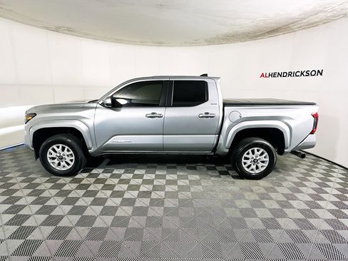 Used 2025 Toyota Tacoma SR5 image 6