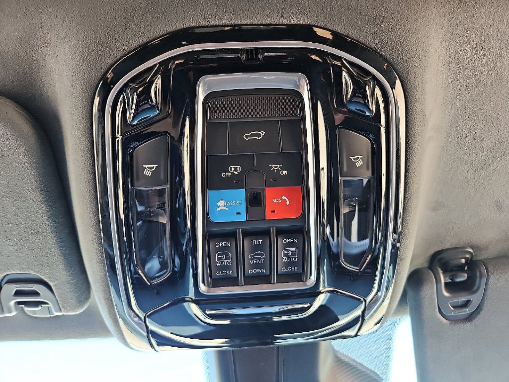 Used 2023 Jeep Grand Wagoneer Series III AWD/4WD image 28