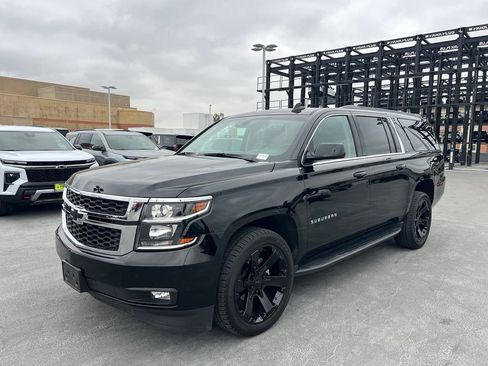Used 2018 Chevrolet Suburban LT w/ Luxury Package RWD image 1