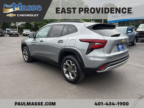 Used 2024 Chevrolet Trax LT w/ Driver Confidence Package FWD image 5