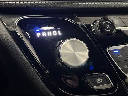 Used 2024 Chrysler Pacifica Touring image 18
