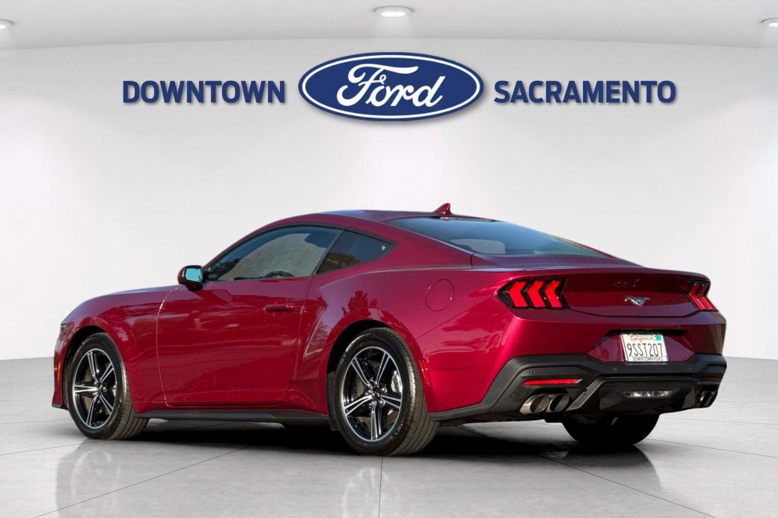 Used 2025 Ford Mustang Coupe RWD image 4