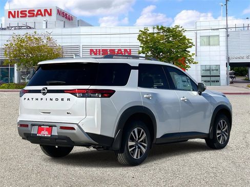 New 2025 Nissan Pathfinder SL w/ Black Appearance Package image 4