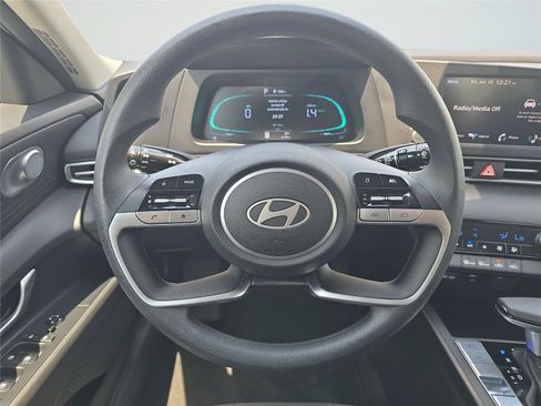 Certified 2026 Hyundai Elantra Hybrid FWD image 10