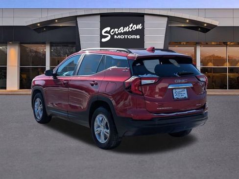 Used 2024 GMC Terrain SLE w/ Driver Convenience Package image 3