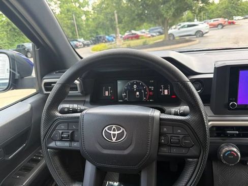 Used 2025 Toyota Tacoma SR5 AWD/4WD image 15