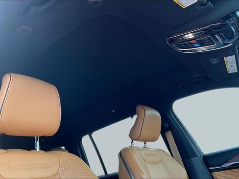 Used 2021 Jeep Grand Cherokee L Summit w/ Advanced Protech Group IV image 28