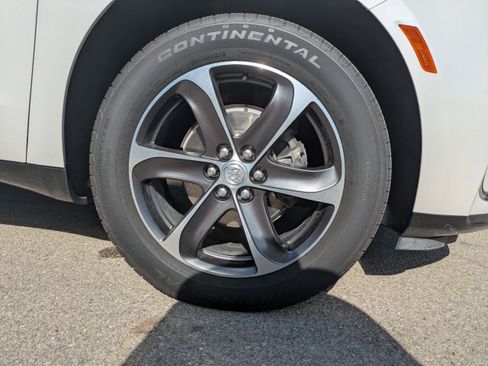 Used 2022 Buick Enclave Essence w/ Sport Touring Edition image 11