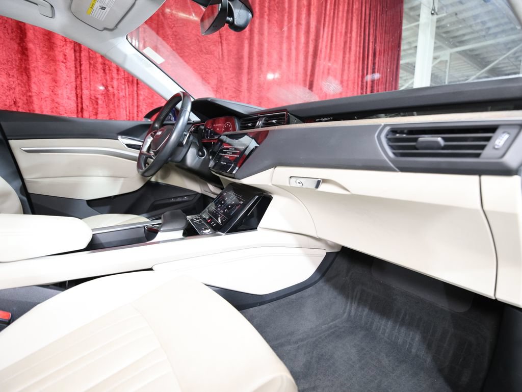 Used 2021 Audi e-tron Premium Plus w/ Premium Plus Package AWD/4WD image 30