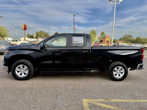 Used 2025 Chevrolet Silverado 1500 W/T w/ Z71 Off-Road Package image 4