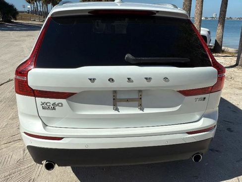 Used 2018 Volvo XC60 T5 Momentum w/ Vision Package image 5