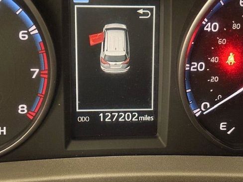 Used 2017 Toyota RAV4 LE image 14