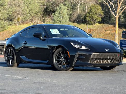 Used 2023 Toyota GR86 Premium image 2
