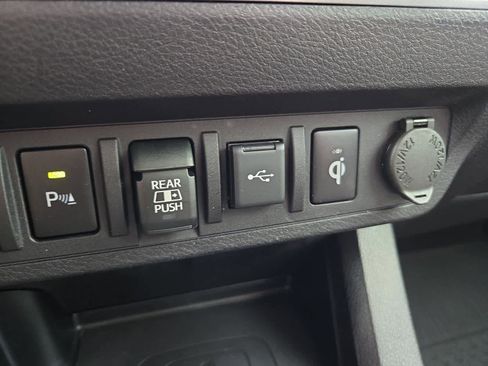 Used 2020 Toyota Tacoma TRD Sport w/ Technology Package AWD/4WD image 28