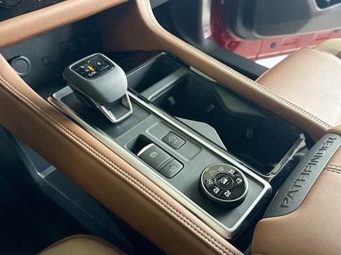 New 2026 Nissan Pathfinder Platinum image 12