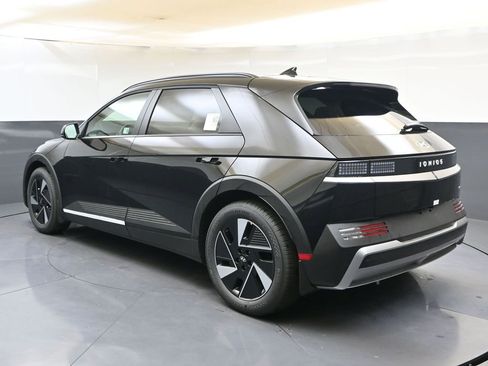 New 2025 Hyundai Ioniq 5 SEL image 3