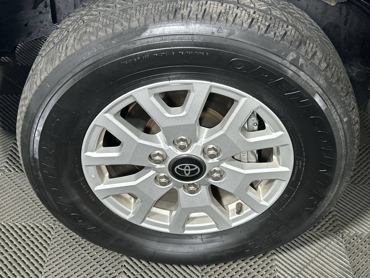 Used 2024 Toyota Tacoma SR5 AWD/4WD image 10