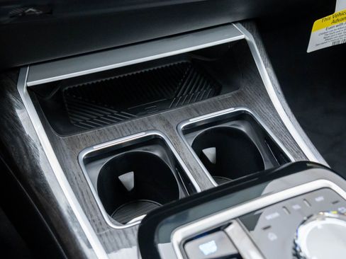 Used 2025 BMW i7 eDrive50 w/ M Sport Package image 28