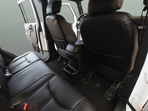 Used 2018 Jeep Wrangler Unlimited Sport S AWD/4WD image 26