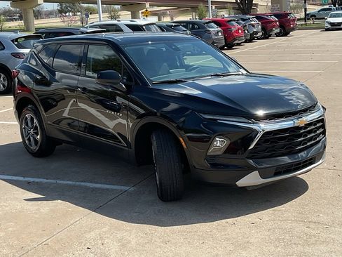 Used 2025 Chevrolet Blazer LT image 4