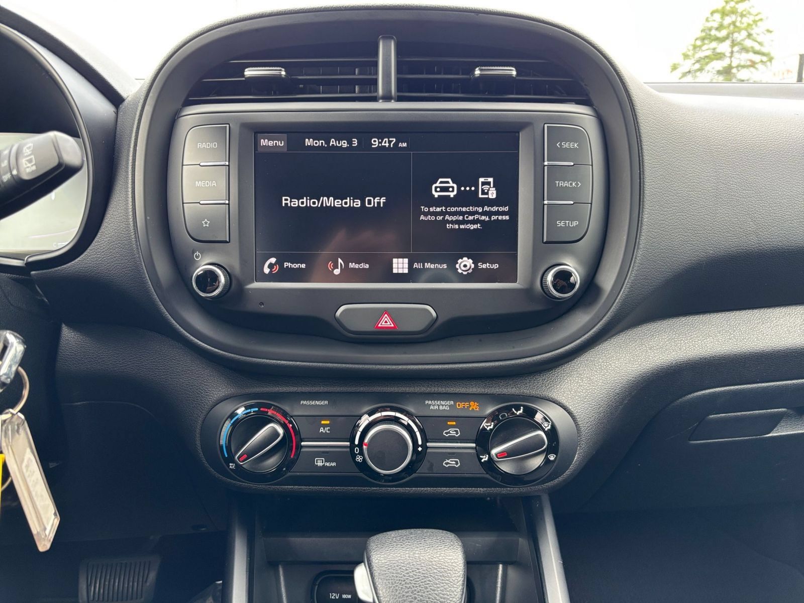 Used 2025 Kia Soul LX w/ LX Technology Package FWD image 16