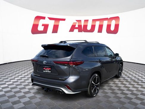 Used 2022 Toyota Highlander XSE AWD/4WD image 4