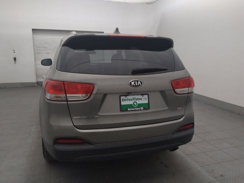 Used 2018 Kia Sorento FWD image 6