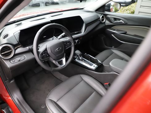 Used 2024 Chevrolet Trax ACTIV w/ Sunroof Package image 16