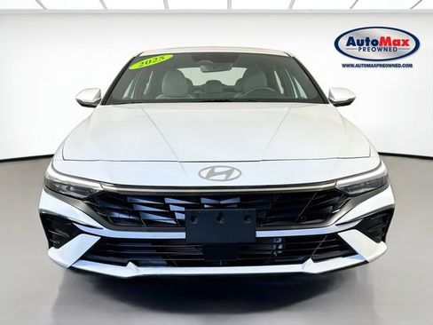 Used 2025 Hyundai Elantra Limited FWD image 7