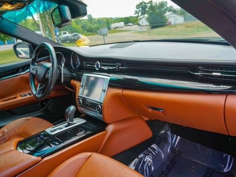 Used 2015 Maserati Quattroporte S Q4 AWD/4WD image 24