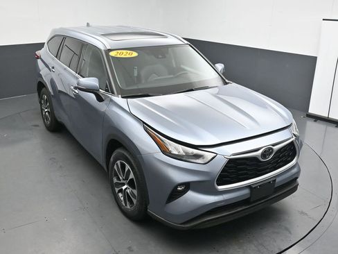 Used 2020 Toyota Highlander XLE FWD image 21