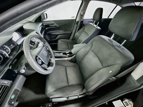 Used 2017 Honda Accord LX image 13
