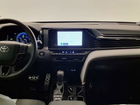 Used 2025 Toyota Camry LE image 17