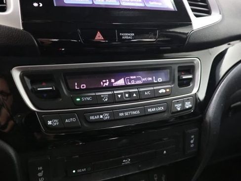 Used 2018 Honda Pilot Touring image 29