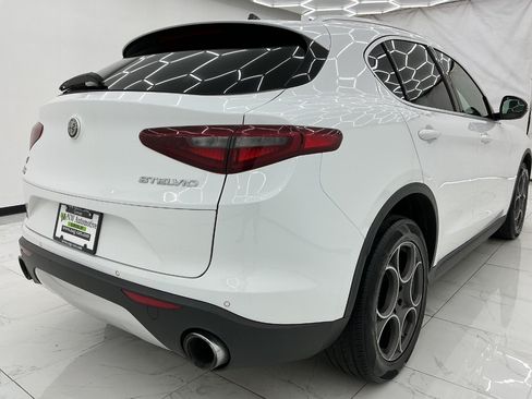 Used 2018 Alfa Romeo Stelvio AWD image 8