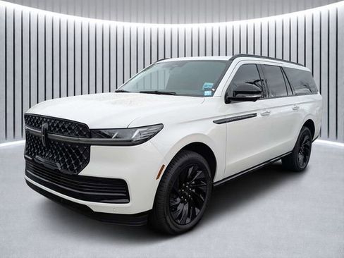 New 2026 Lincoln Navigator L Reserve w/ Jet Appearance Package AWD/4WD image 8