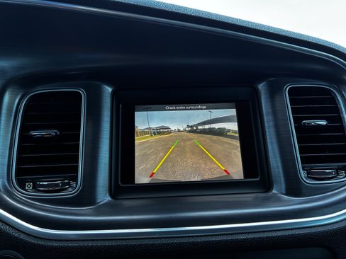Used 2018 Dodge Charger SXT RWD image 24
