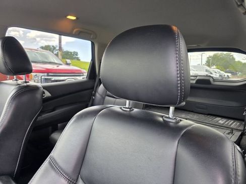 Used 2020 Nissan Pathfinder SL w/ Cargo Package FWD image 12