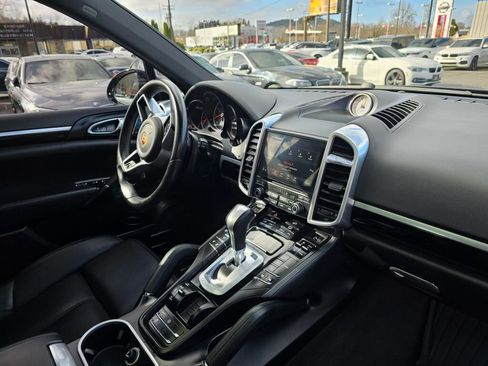 Used 2017 Porsche Cayenne image 12