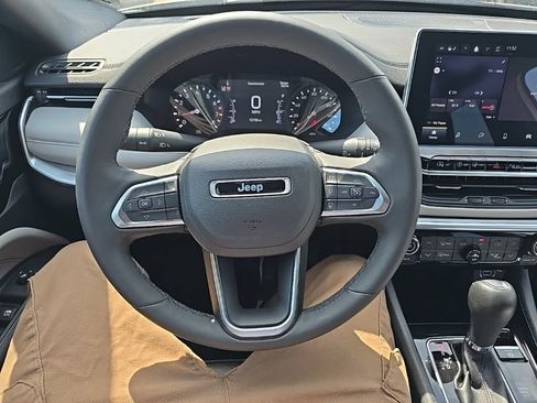 Used 2025 Jeep Compass Limited AWD/4WD image 15