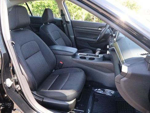 Used 2025 Nissan Altima 2.5 SV FWD image 24